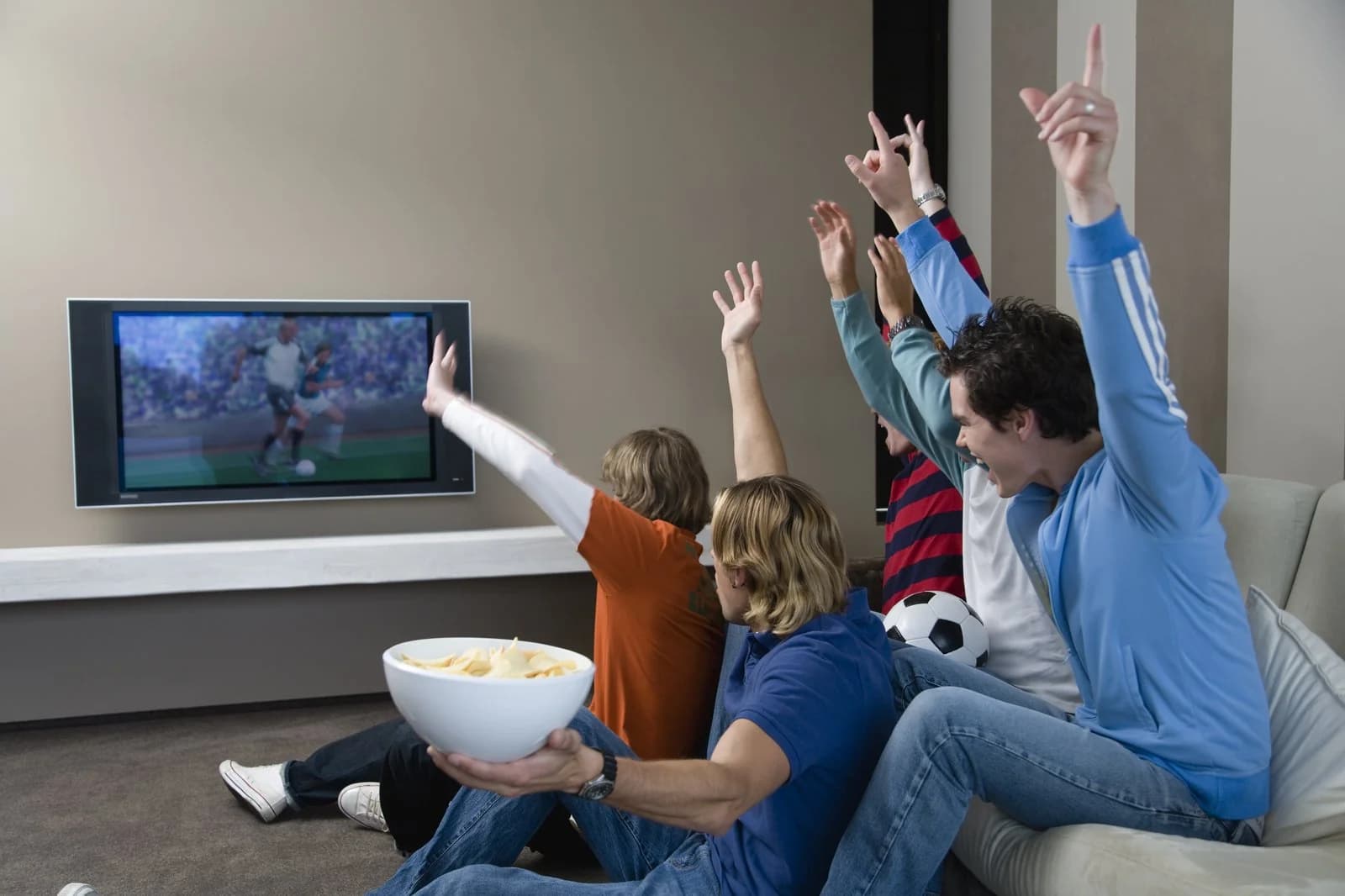 The Ultimate 2026 IPTV Guide: Hardware, Setup, Legality, and Best Practices - Marinios IPTV Blog Article