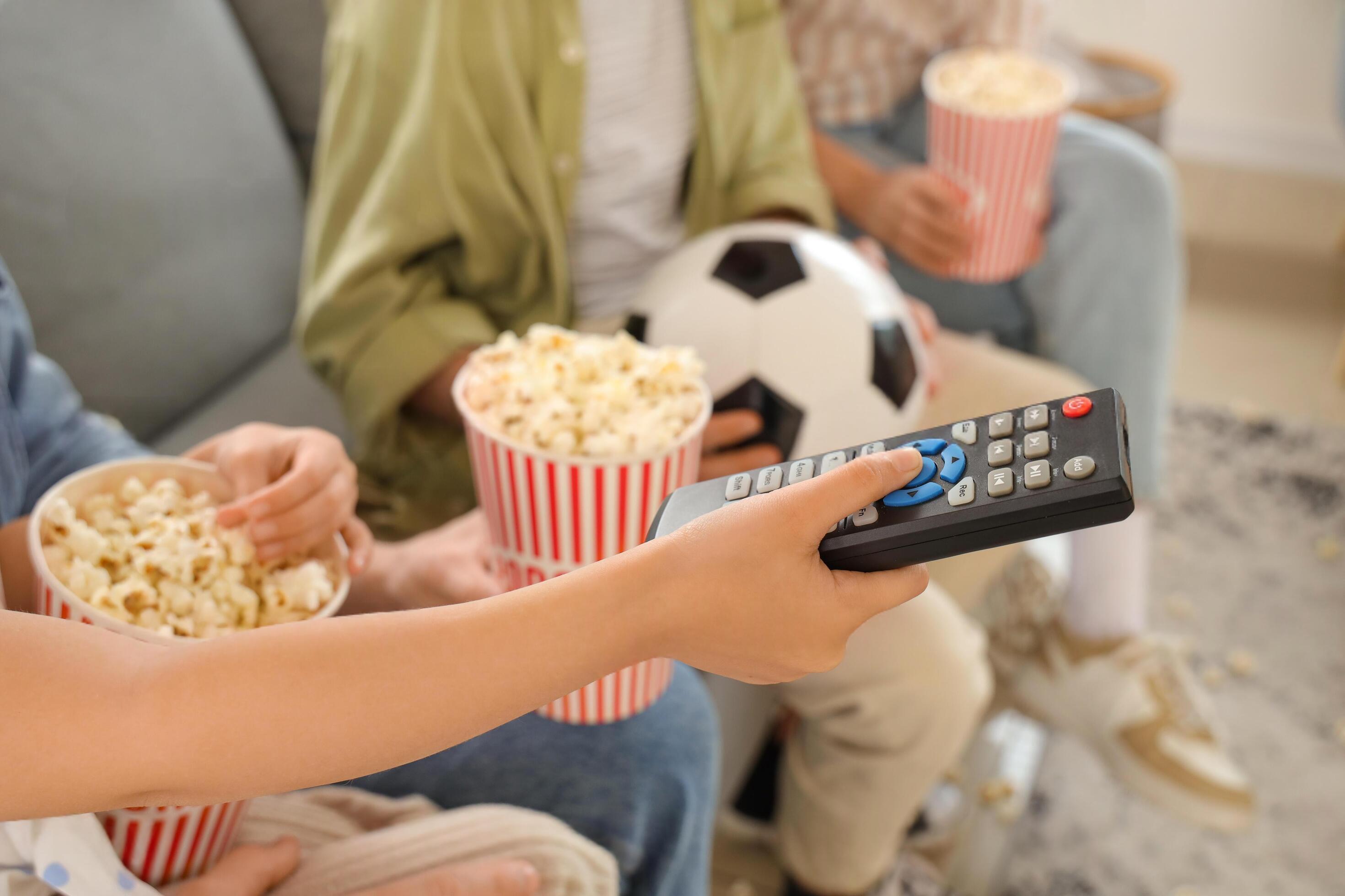 Marinios IPTV Smart TV setup guide for Samsung, LG, and Sony TVs showing IPTV app installation